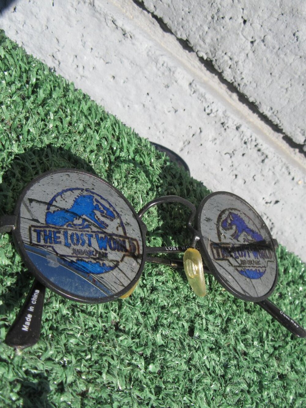 Vintage 1997 Jurassic Park The Lost World Youth Sunglasses Amblin Hologram